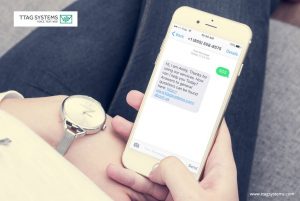 Employee-providing-sms-customer-service-from home